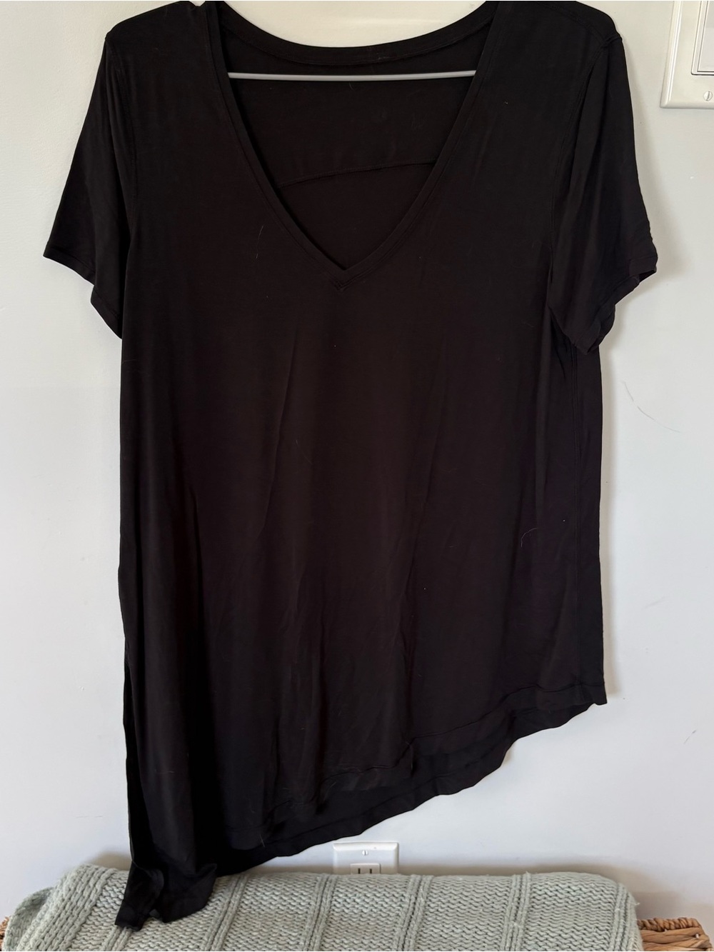 Lululemon Asymmetric Hem V-Neck Short Sleeve Top | Black